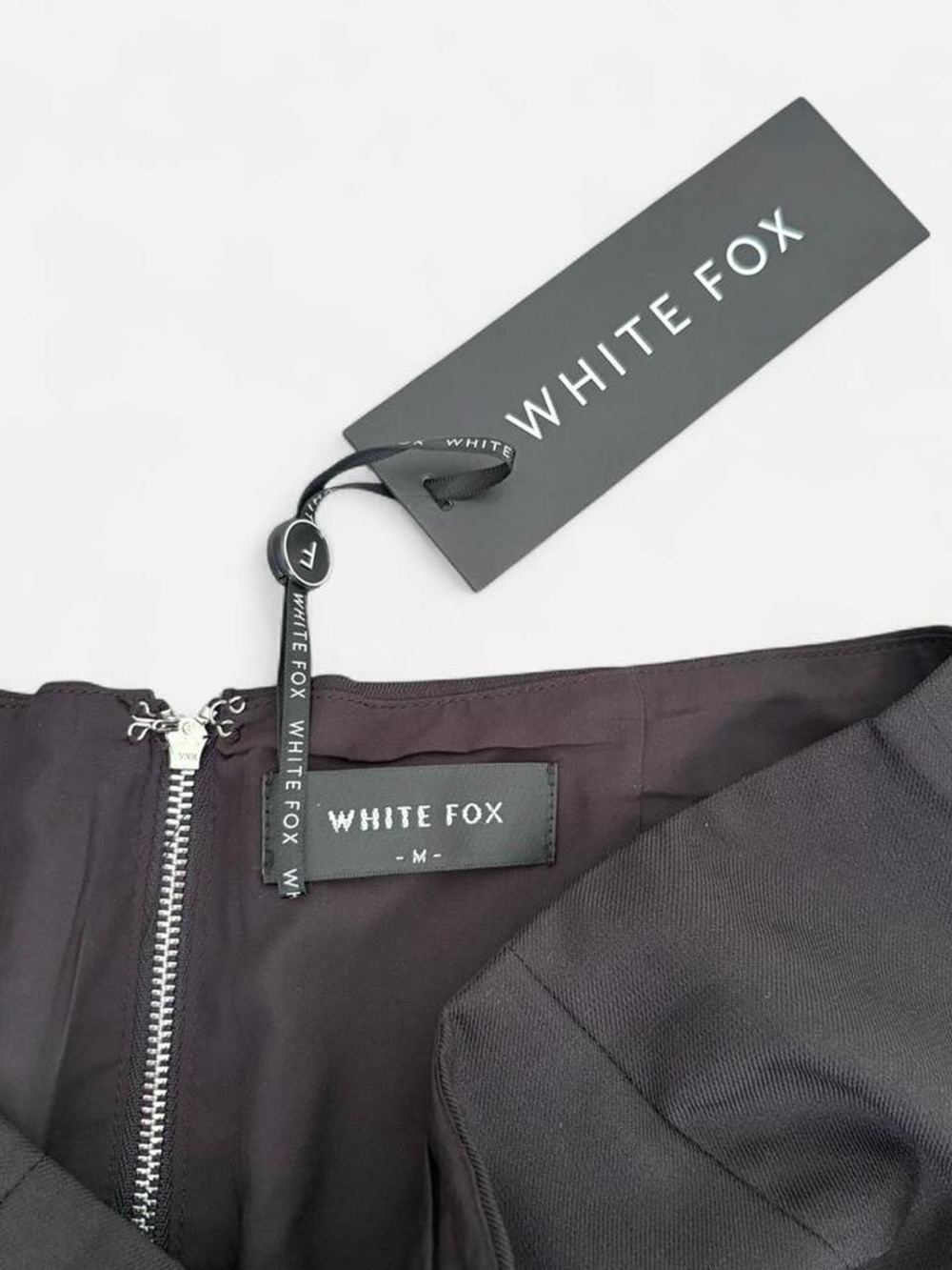 NWT White Fox Mini Skirt with White Hem Trim Sz M - Picture 4 of 6
